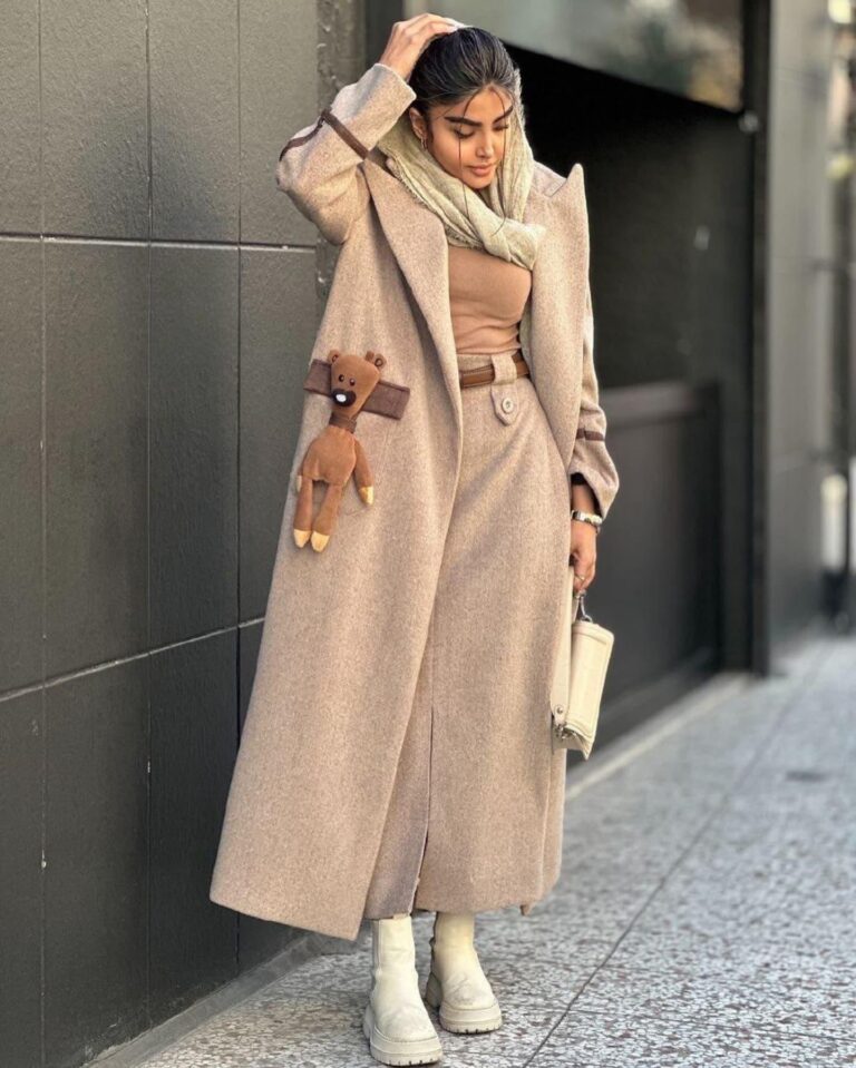 پالتو بلند و دامن